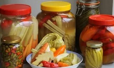 Ai cũng tưởng đồ chiên rán nguy hiểm nhất, nhưng “kẻ đứng đầu” gây ung thư đại trực tràng lại là món quen mặt này