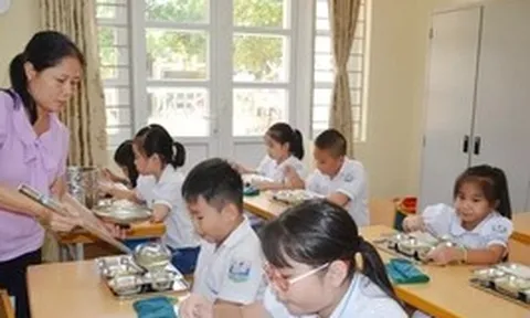 Ngăn thực phẩm bẩn từ gốc: Truy trách nhiệm người đứng đầu bếp ăn tập thể