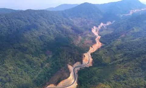 Ngắm đường 'như dòng sông xuyên rừng núi' nối Lâm Đồng và Đắk Lắk