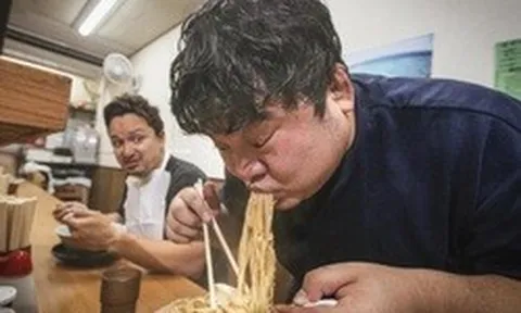 Vì sao người Nhật thanh lịch nhưng khi ăn mỳ ramen lại phát ra tiếng xì xụp?