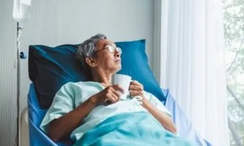 Đọc lời tâm sự cuối cùng của 100 bệnh nhân ung thư, tôi nhận ra 5 cách hữu ích để sống hạnh phúc trong nửa sau cuộc đời