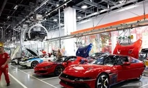 Hàng loạt xe sang bị mắc kẹt do xung đột ở Trung Đông