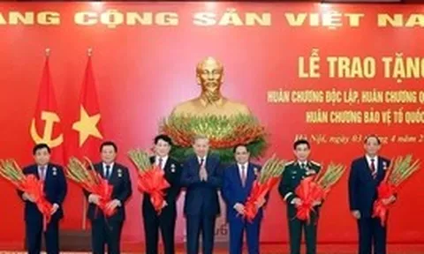 Chủ tịch nước Lương Cường, Thủ tướng Phạm Minh Chính, Bộ trưởng Phan Văn Giang nhận Huân chương cao quý