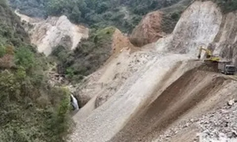 Hai công nhân bị vùi lấp tại dự án đường nối với cao tốc Nội Bài - Lào Cai