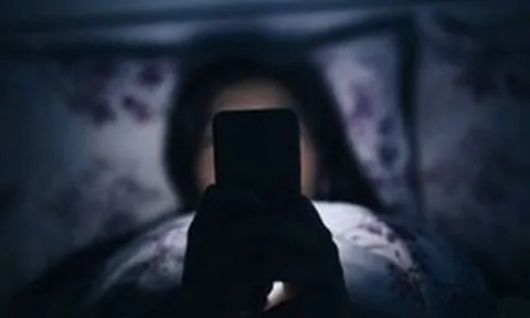 Ngủ sau khung giờ này, bạn đang tự “bào mòn” thận: Nguy cơ suy thận gần hơn bao giờ hết!