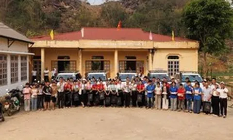 Nhật ký hành trình từ trái tim: Vượt hiểm trở, thắp khát vọng lớn nơi vùng cao