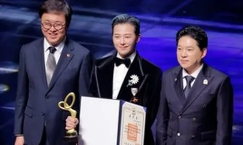 Nam ca sĩ được trả lương 1.100 tỷ/năm: Biểu diễn trước lãnh đạo 21 quốc gia, 18 tuổi đã thay đổi cả showbiz