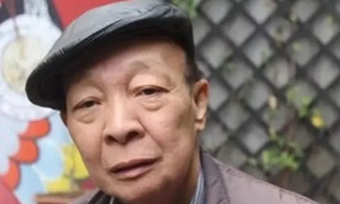 Tác giả bài thơ 'Màu hoa đỏ' qua đời trên xe buýt
