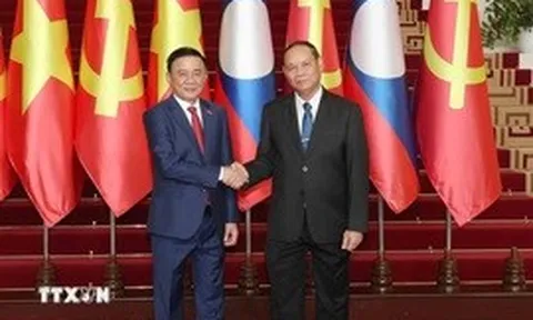 Thường trực Ban Bí thư Trần Cẩm Tú hội đàm với Thường trực Ban Bí thư Trung ương Đảng Nhân dân Cách mạng Lào