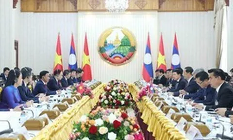 Thường trực Ban Bí thư Trần Cẩm Tú hội kiến Thủ tướng Lào Sonexay Siphandone