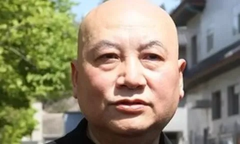 'Đường Tăng' Trì Trọng Thụy tiều tụy trong lễ tang vợ