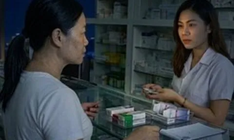 5 năm trực đêm ở hiệu thuốc, tôi nhận ra: Điểm chung đau lòng của phụ nữ mua thuốc nửa đêm - cha mẹ dạy con cần tránh
