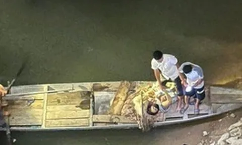 Người đàn ông lao xuống sông cứu sống người mẹ ôm con nhỏ nhảy cầu tự tử