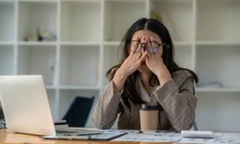 Cảnh báo dân văn phòng: Ngồi quá 8 tiếng 1 ngày làm tăng nguy cơ…mất trí nhớ