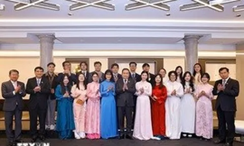 Chủ tịch Quốc hội gặp Hội sinh viên và lưu học sinh tiêu biểu của Việt Nam tại Italy