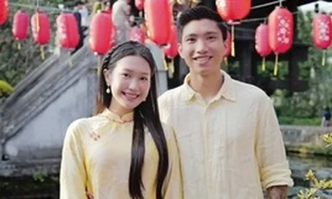 Chuyện gì xảy ra khi "sóng gió" bủa vây cặp đôi hot nhất, nhì làng bóng đá?