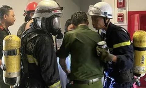 Cháy tại chung cư 24 tầng, nhiều người được giải cứu