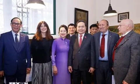 Chủ tịch Quốc hội thăm nơi lưu dấu ấn Chủ tịch Hồ Chí Minh tại thành phố Milan