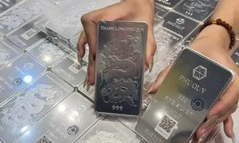 Giá bạc tăng mạnh hơn vàng