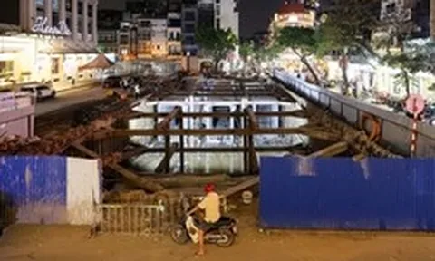 Xuyên đêm thi công loạt công trình chống ngập trong lòng phố cổ Hà Nội