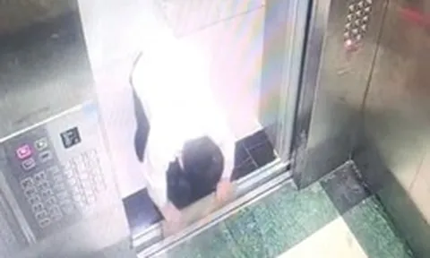 Cửa thang máy liên tục báo lỗi, trích xuất camera thấy cảnh tượng "bất ổn" của một cậu bé 10 tuổi