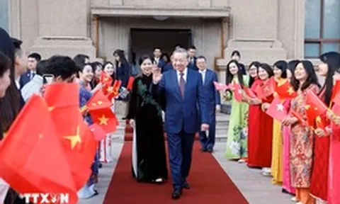 Tổng Bí thư, Chủ tịch nước Tô Lâm gặp gỡ cộng đồng người Việt Nam tại Trung Quốc