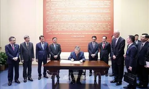 Tổng Bí thư, Chủ tịch nước Tô Lâm thăm Bảo tàng Lịch sử Đảng Cộng sản Trung Quốc