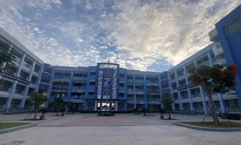 Đình chỉ cô giáo phạt 5 học sinh tự chích kim tiêm vào tay