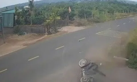 Xác minh clip nam sinh tử vong do tai nạn giao thông, người đi sau quay xe rời đi