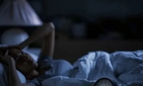 23h đêm, cuộc gọi từ số lạ chỉ nói đúng 1 câu rồi tắt máy khiến tôi biết 1 chuyện liên quan ngày 15 hàng tháng của chồng mình