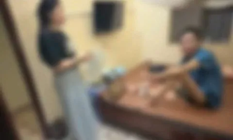 Nhắn tin nhờ công an phường, người phụ nữ tìm được cha sau 30 năm thất lạc