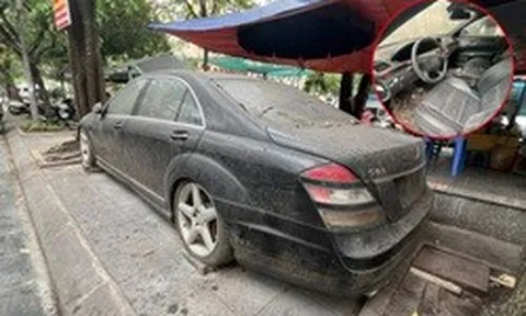 Vụ xe sang Mercedes bị “bỏ quên” 10 năm trên vỉa hè Hà Nội: Công an thông tin bất ngờ