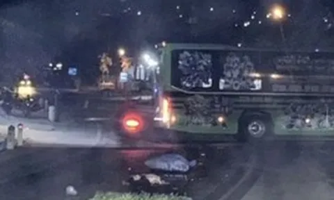 Xe khách tông xe máy, 2 người tử vong tại chỗ