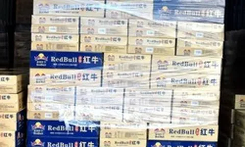Đột kích 1 xưởng sản xuất kim loại, công an phát hiện và tịch thu 500.000 lon “Red Bull” giả