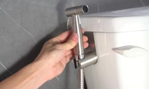 Lời khuyên đến các gia đình khi dùng vòi xịt vệ sinh, tránh bị viêm nhiễm