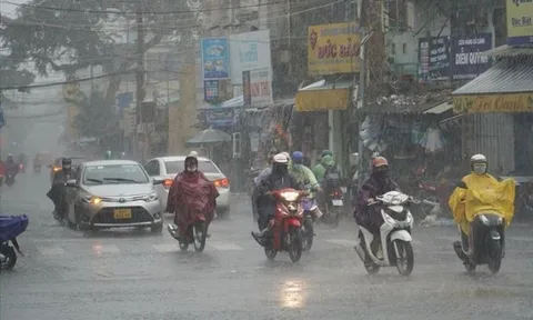 Mây dông lan rộng, cảnh báo lốc sét, mưa đá ở Hà Nội trong tối nay (24/4)