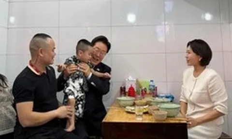 Chủ quán phở đón Tổng thống Hàn Quốc: 'Cả đêm qua tôi hạnh phúc không ngủ nổi'