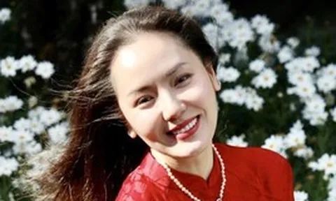 Nữ ca sĩ xinh đẹp, độc thân: Tuổi 42 bất ngờ công khai "con trai"