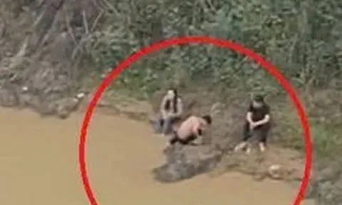 VIDEO: Hai nam sinh lao xuống sông cứu nữ sinh lớp 11 nhảy cầu