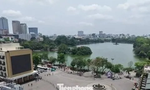 Góc nhìn 'độc lạ' của hai quảng trường ven hồ Hoàn Kiếm