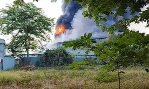 Cháy kèm tiếng nổ lớn trong nhà xưởng 7.000 m² ở TPHCM