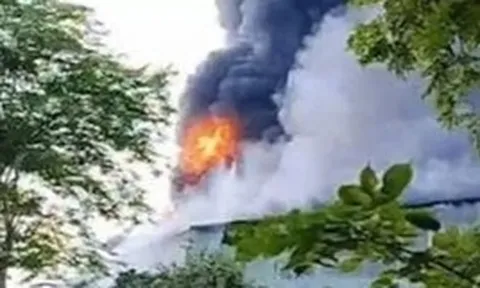 Cháy xưởng sản xuất nội thất rộng hàng nghìn mét vuông ở TPHCM