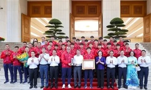 Thủ tướng Lê Minh Hưng gặp mặt, chúc mừng đội tuyển bóng đá nam U17 Việt Nam