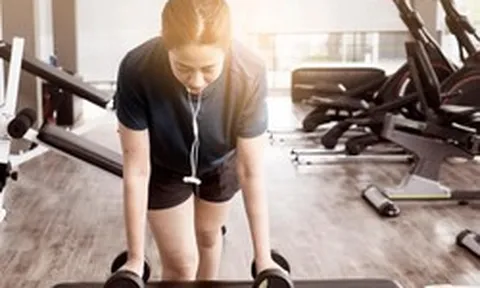 Bác sĩ khuyên bỏ: 5 thói quen "vạn người mê" dễ gây đột quỵ trong mùa hè