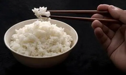 Ăn cơm nguội có thực sự giúp giảm đường huyết như lời đồn?