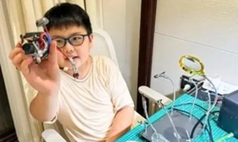 'Cậu bé tên lửa’ tự chế tạo động cơ turbo ngay trong phòng khách