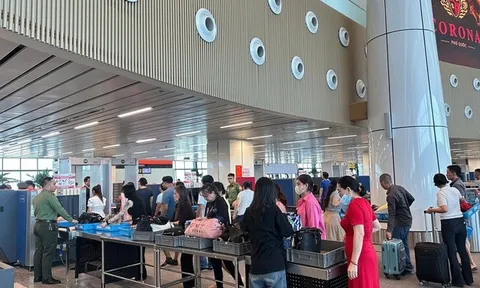 Người dân “ùn ùn” quay lại Tp.HCM sau nghỉ lễ, giao thông gặp nhiều khó khăn