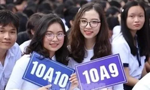 Soi điểm chuẩn lớp 10 TPHCM những năm qua
