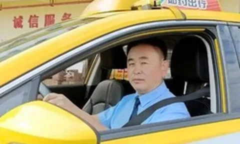 Khách đi taxi hết 46.000 đồng nhưng chuyển khoản hơn 390 triệu, tài xế nhận được tiền lập tức báo công an