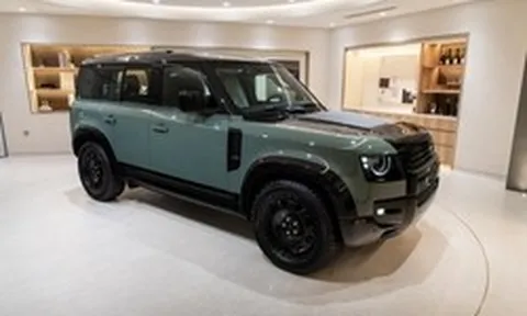 Cận cảnh Defender Trophy Edition đầu tiên tại Việt Nam: Giá gần 7,5 tỷ, nhiều trang bị off-road ‘tận răng’ phục vụ đi đua